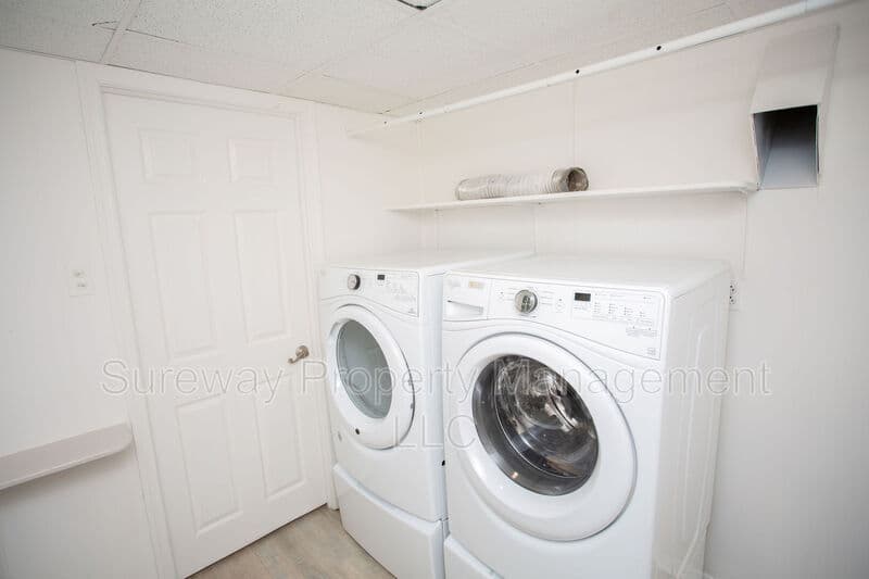 Cherry Hill House: 455 Chapel Ave E
