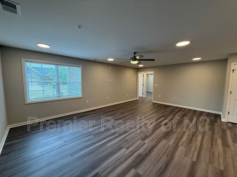 Clemmons Condo: 7085 Hanesbrook Circle