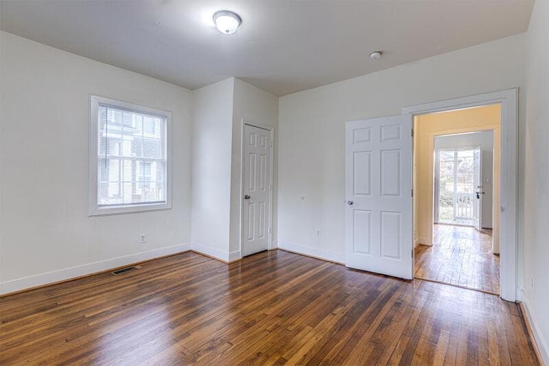 Richmond Condo: 2922 Noble Ave. A