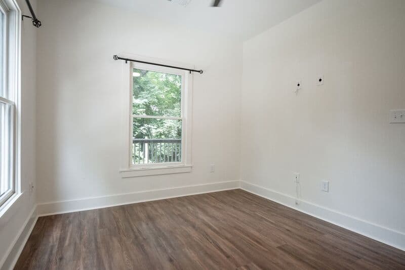 Athens House: 382 N Chase St