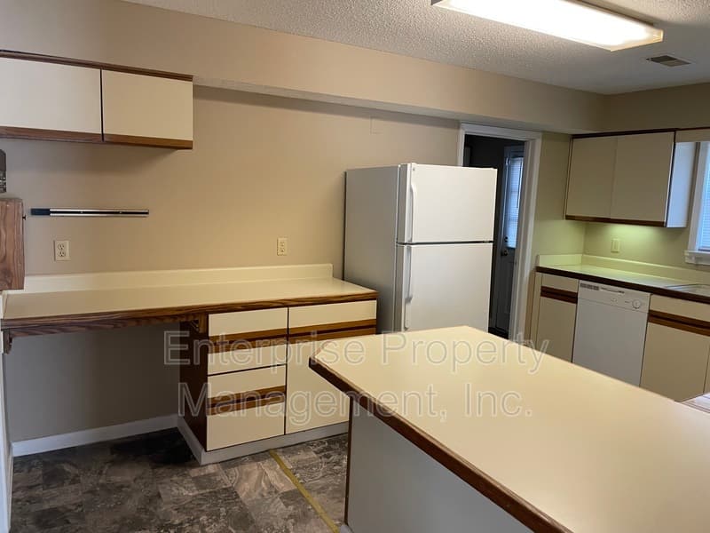 Cordova House: 384 Sherburne Cv