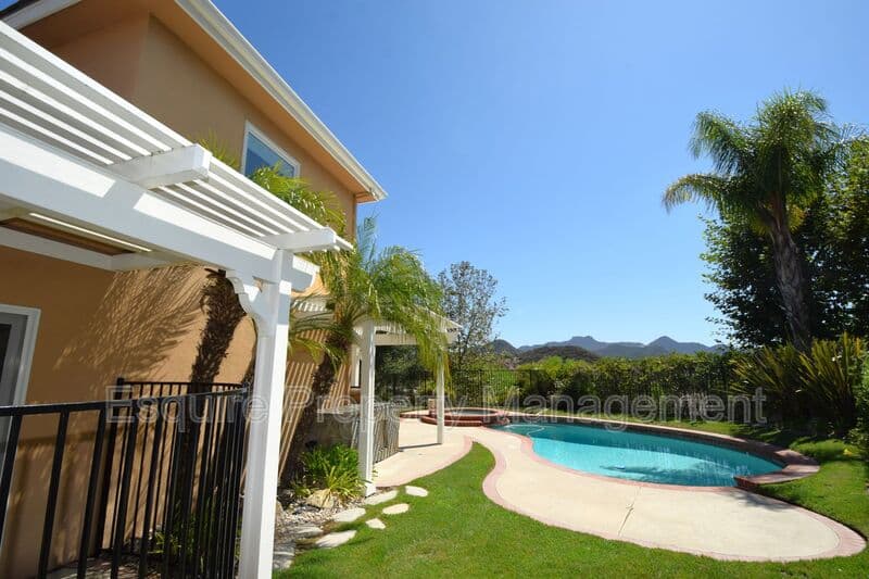 LAKE SHERWOOD House: 1674 BUSHGROVE CT
