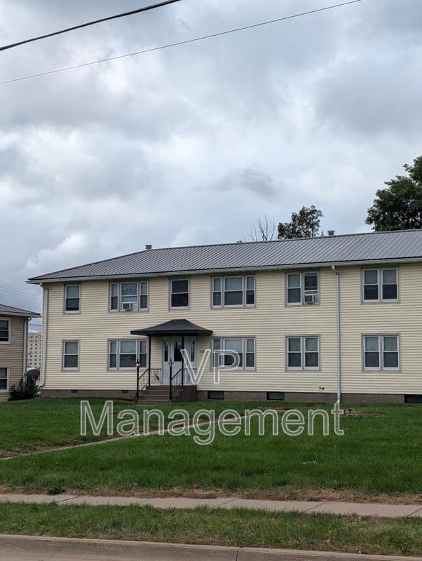 Bettendorf Condo: 418 23rd St