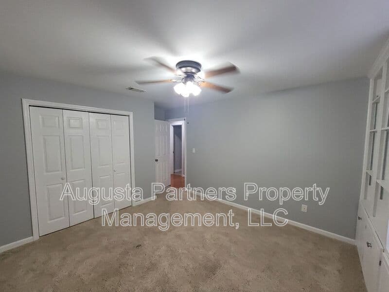 Augusta House: 2910 Pointewest Dr
