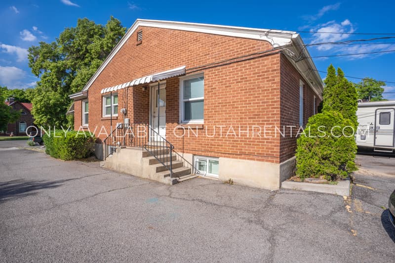 Provo House: 547 E 400 N
