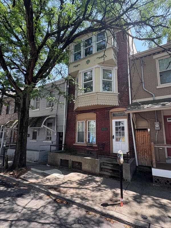 Allentown House: 934 Walnut St