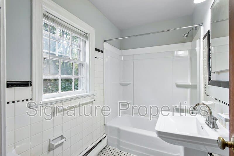 Richmond House: 6731 Forest Hill Ave