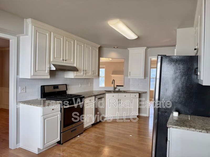 Duluth House: 3354 Roundfield Circle