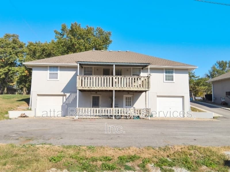 Higginsville Condo: 401 W 30th St