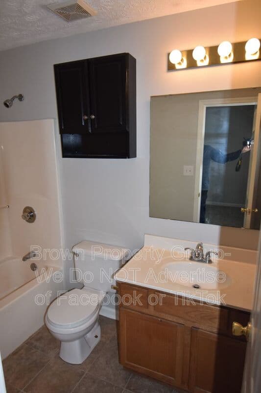 Fayetteville House: 6313 Applewhite Rd