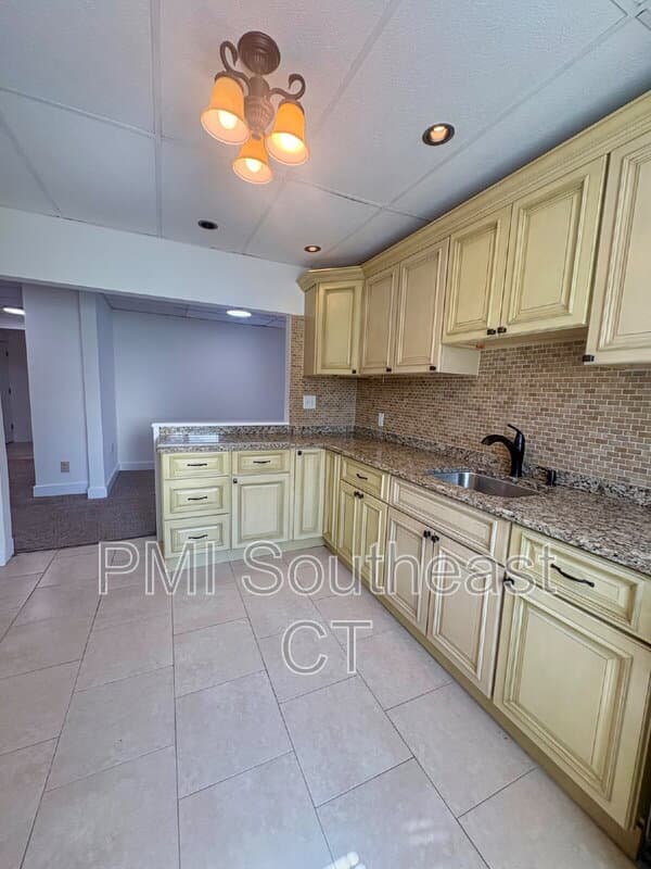 New London Condo: 285 Montauk Avenue
