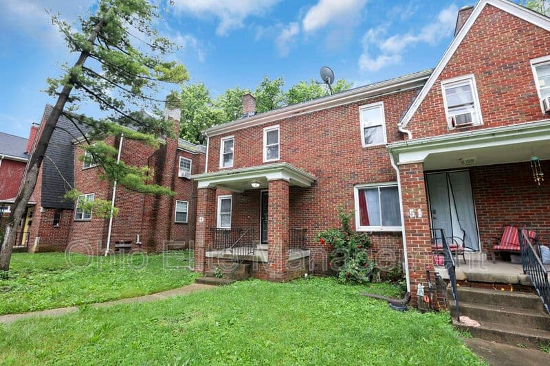 Columbus House: 53 S Burgess Ave