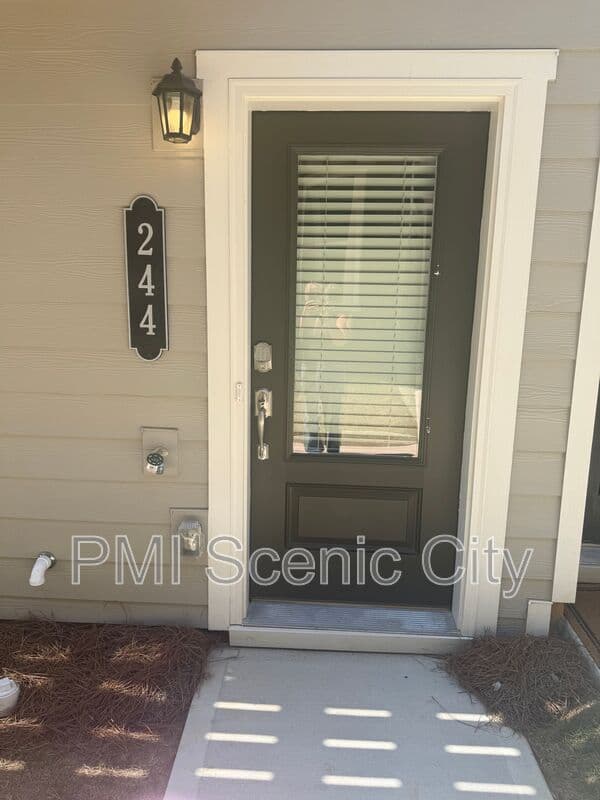 Chattanooga House: 244 Asbury Oak Ln