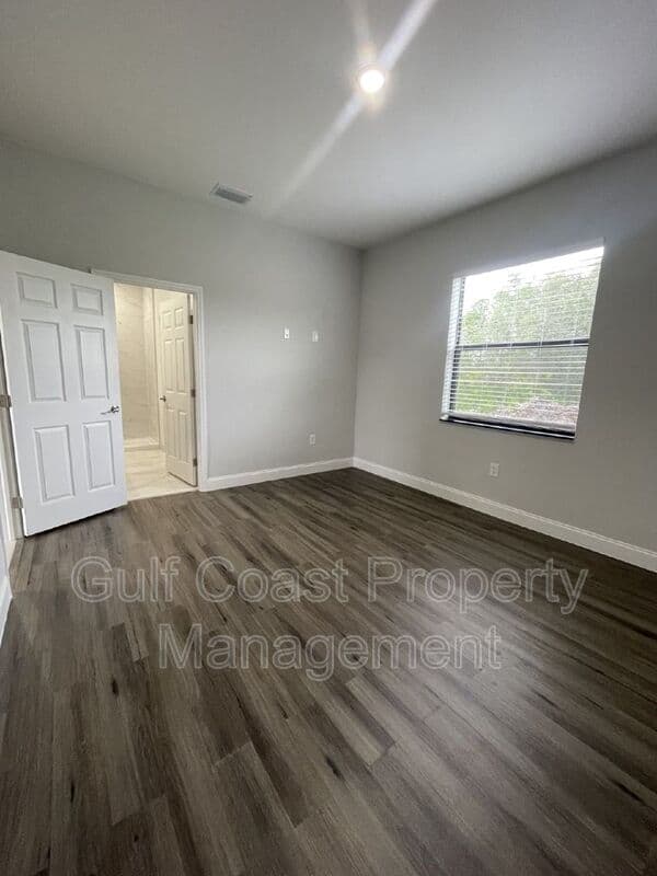 Lehigh Acres House: 662 Windermere Drive