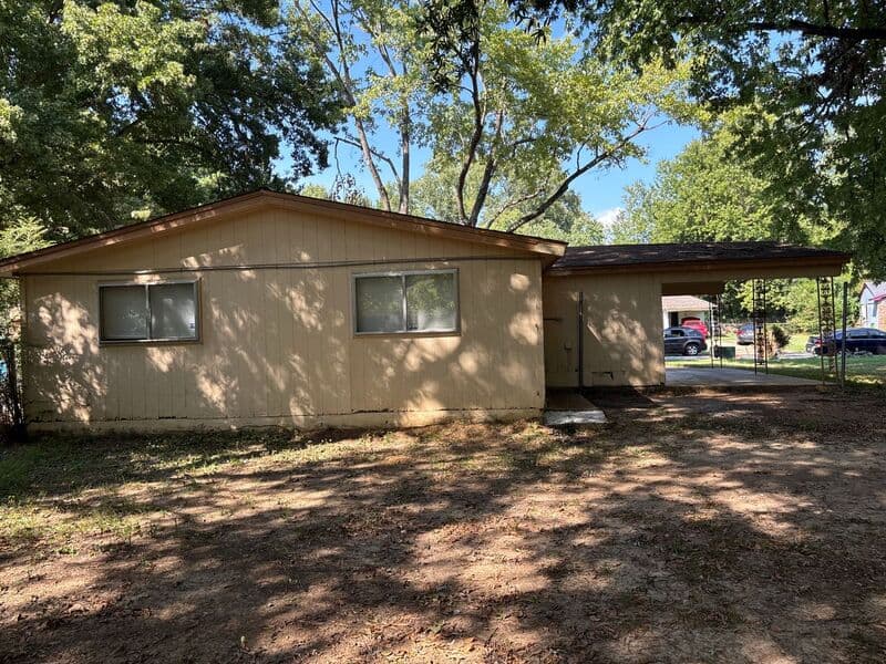 Memphis House: 3911 Ajanders Dr
