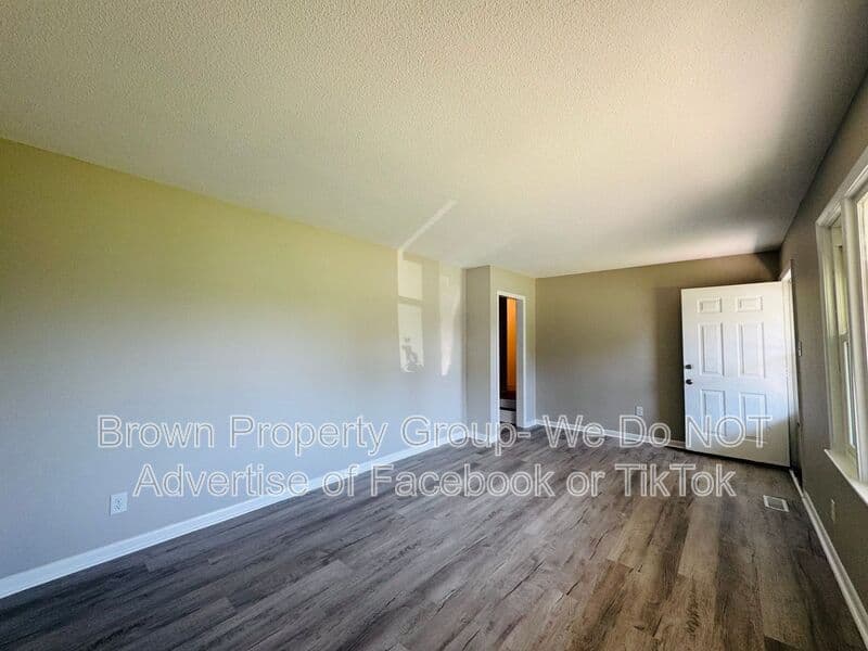 Fayetteville House: 5143 Longbranch Dr