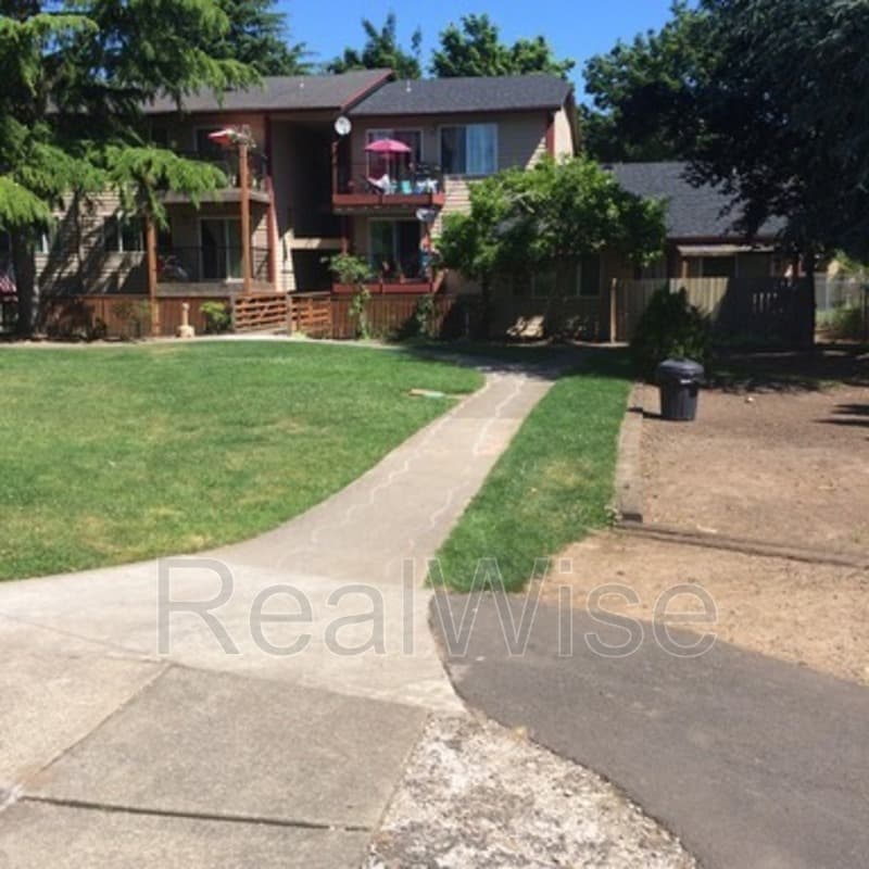 Portland Condo: 13435 SE Stark St