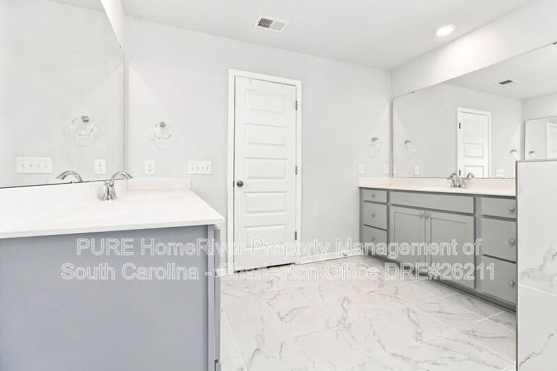 Summerville House: 476 Richfield Way