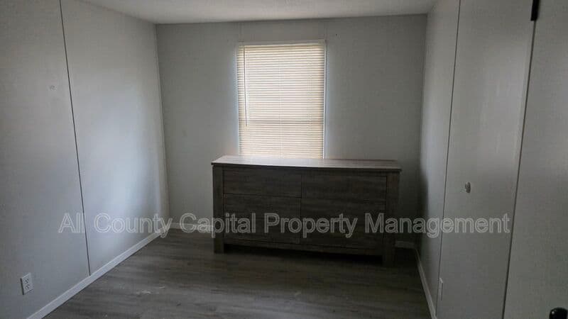 Smithville House: 1113 Colorado Dr 10