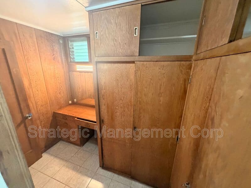 Honolulu House: 4257 A Sierra Dr.