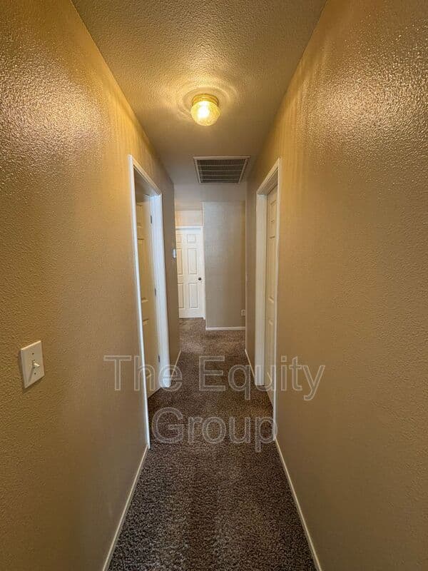 Visalia House: 2967 West Jerome Ave