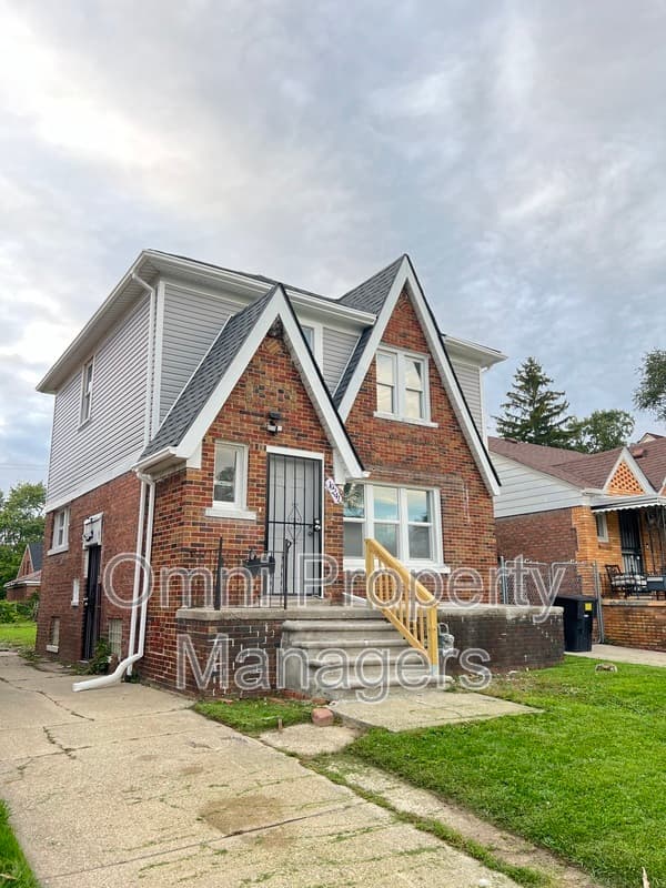 Detroit House: 19241 Moenart St