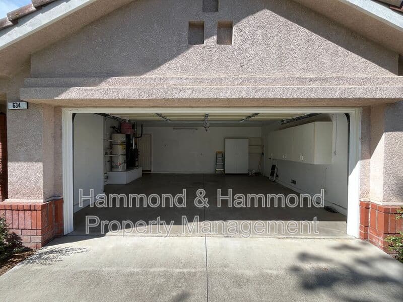Simi Valley House: 634 Twin Peaks Ave.