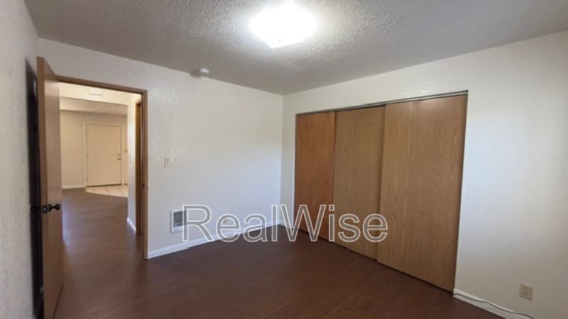 Sutherlin Condo: 415 W First Ave