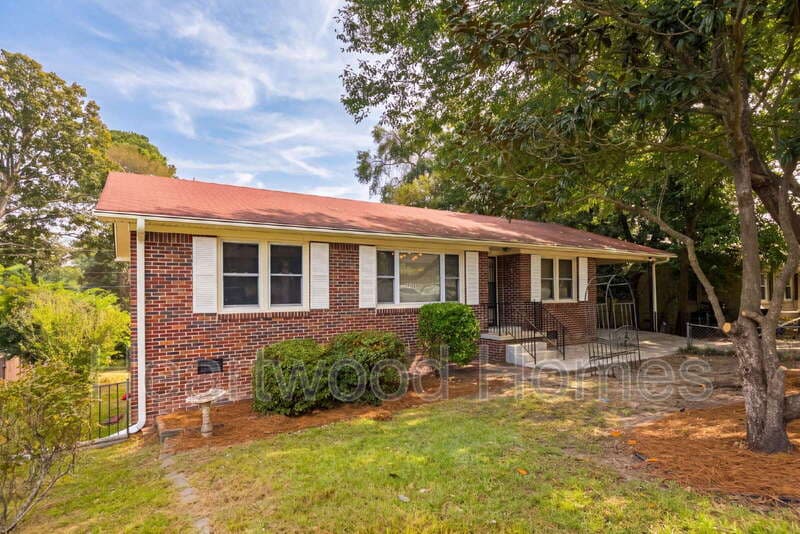 Columbia Condo: 1911 Cermack St