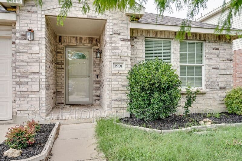 Justin House: 1901 Foxfield Wy