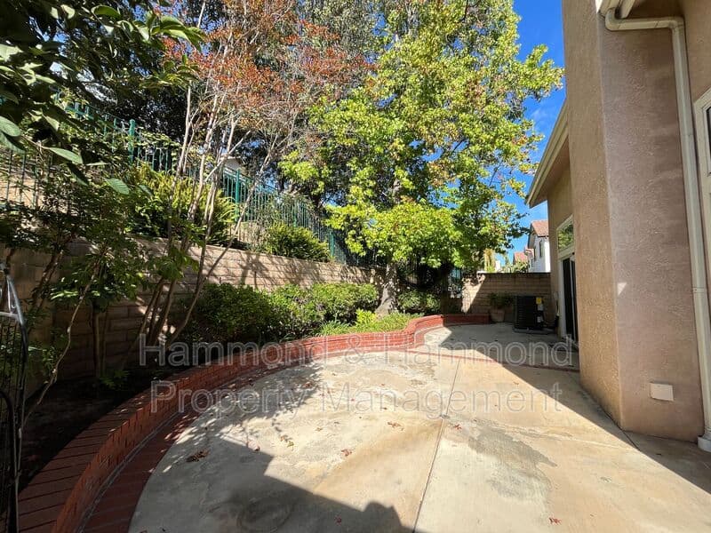 Simi Valley House: 634 Twin Peaks Ave.