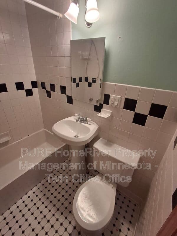 Minneapolis House: 3321 37th St E