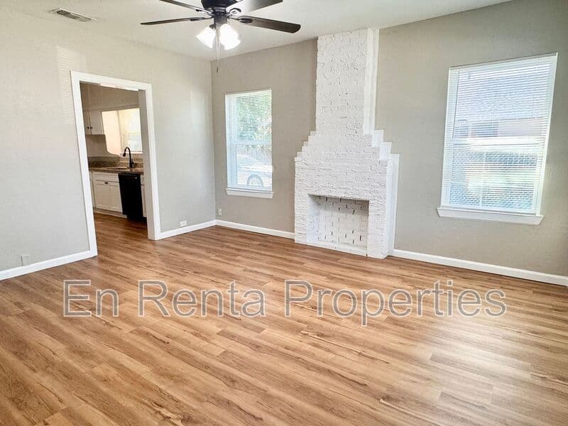 Ft Worth House: 541 Beddell St. W.