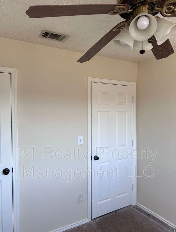 Duncanville House: 912 Fairbanks Circle