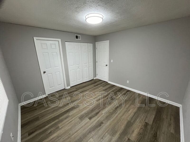 Radcliff Condo: 672 Knox Blvd