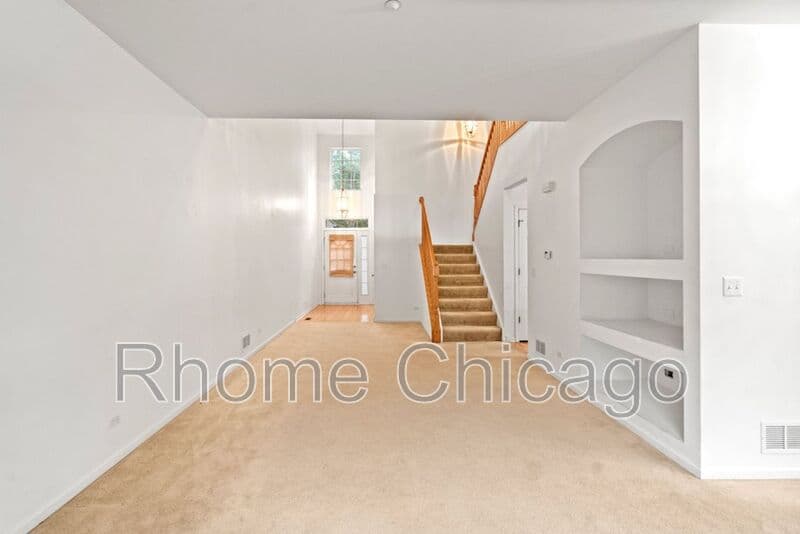 Hoffman Estates House: 6087 Halloran