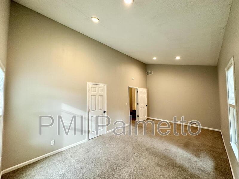 Camden House: 948 Wateree Blvd