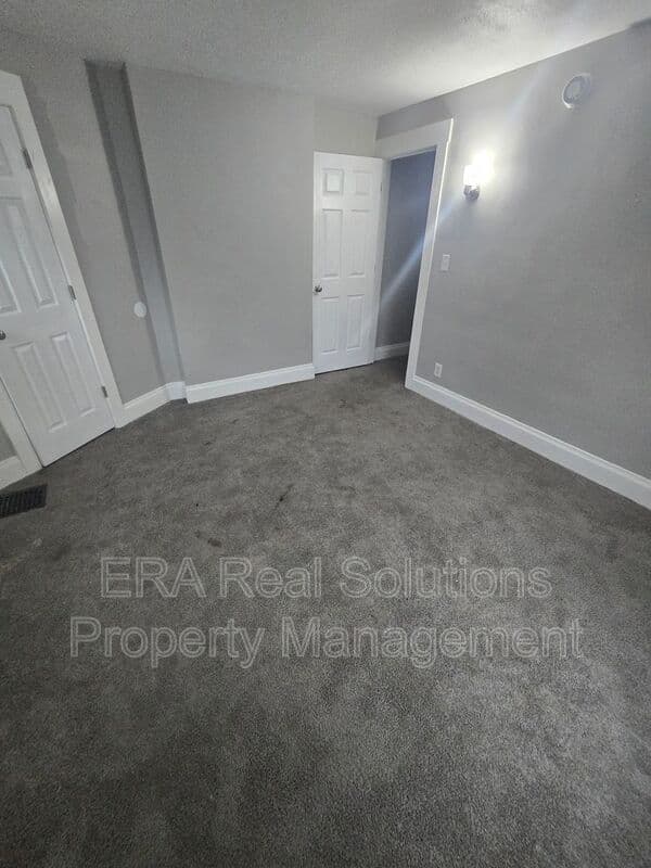 Columbus Condo: 2557 Sullivant Ave