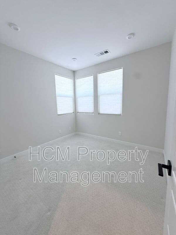 Anaheim House: 1211 W Bushell St