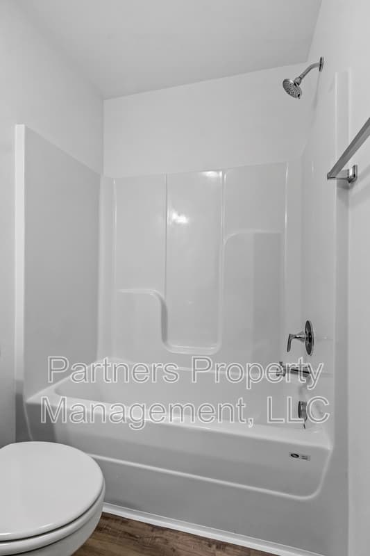 Centerton House: 881 Ventnor Avenue
