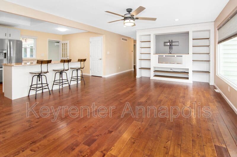 Crownsville House: 840 Valentine View