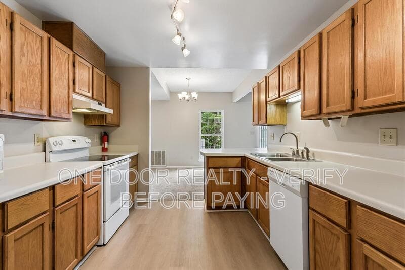 Williamsburg Townhome: 5306 Aden Court