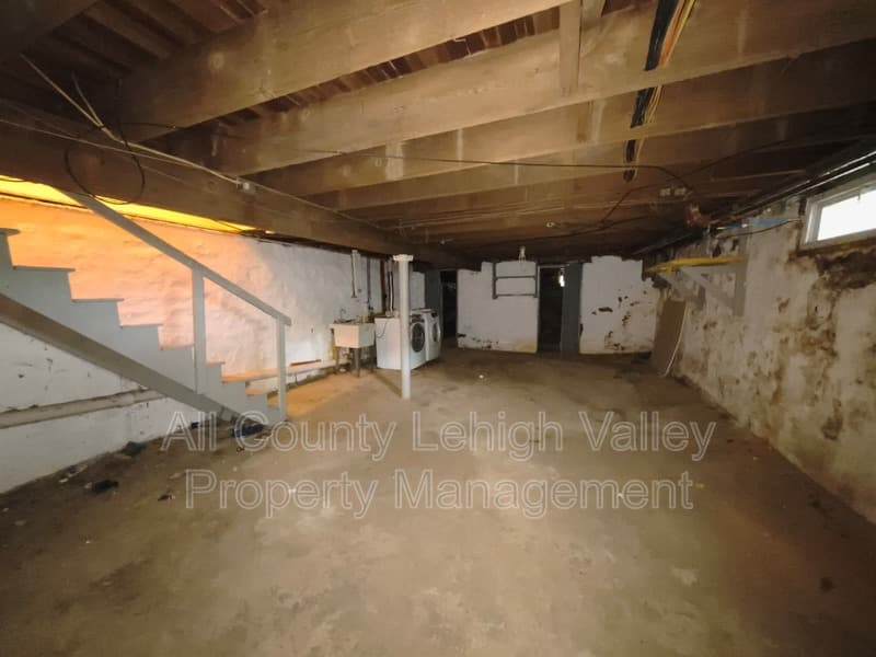 Easton House: 634 Seitz St