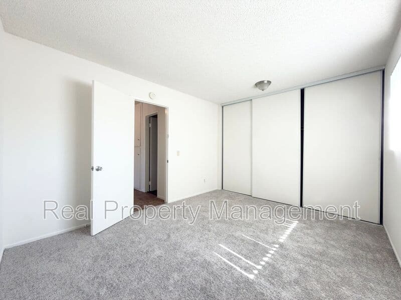 Vista Condo: 259 Alestar Street