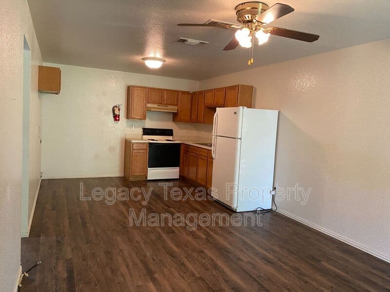 Cleburne Condo: 802 N Wilhite St