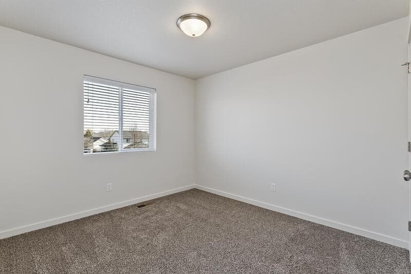 Nampa Townhome: 28 South Drifter Loop