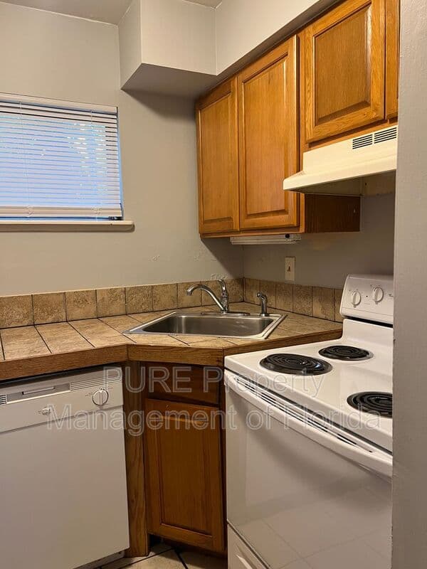 Ocala House: 629 NE 28th Avenue