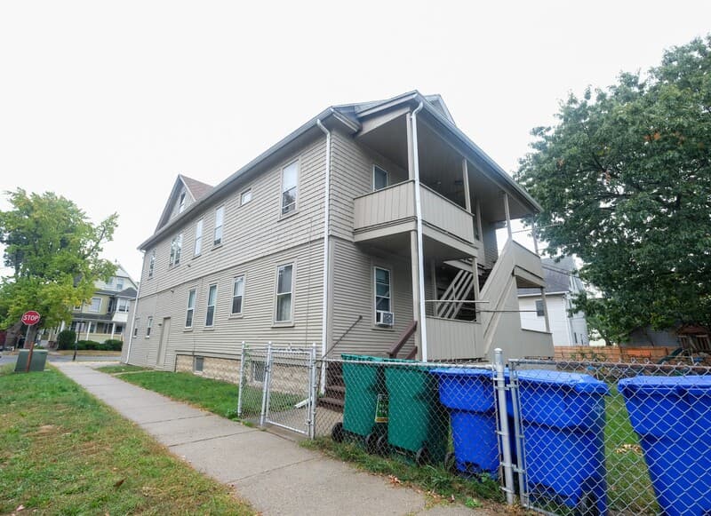 Springfield Condo: 680 Carew St