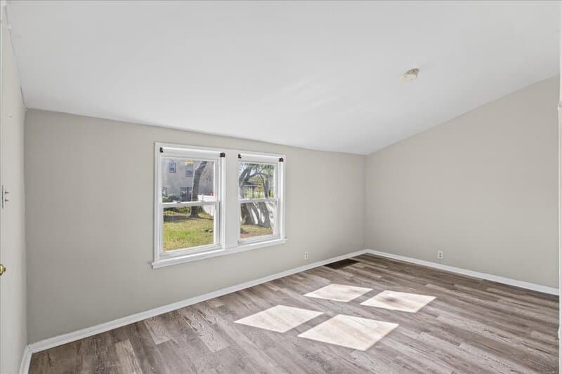 Audubon Condo: 504 Cedarcroft Ave. - C