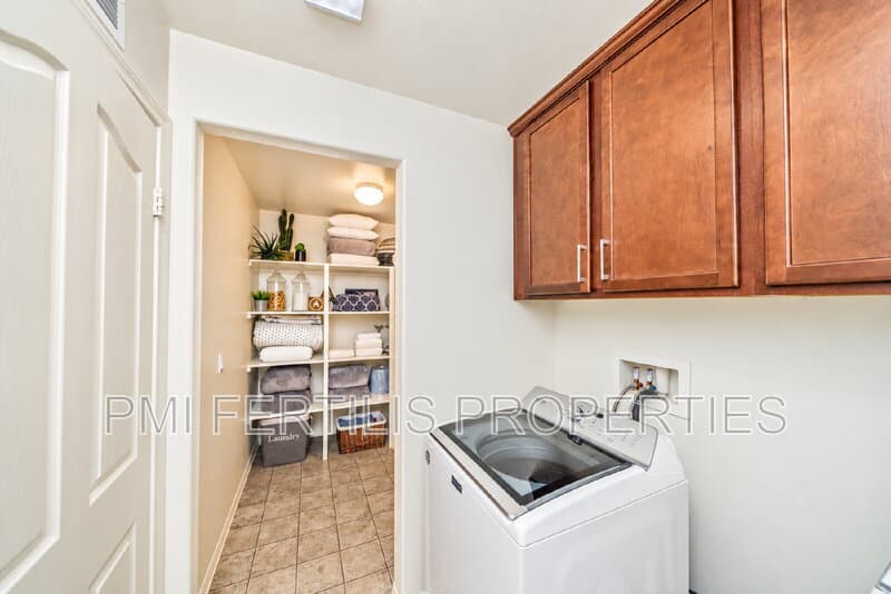 San Bernardino House: 18040 Deerberry Way